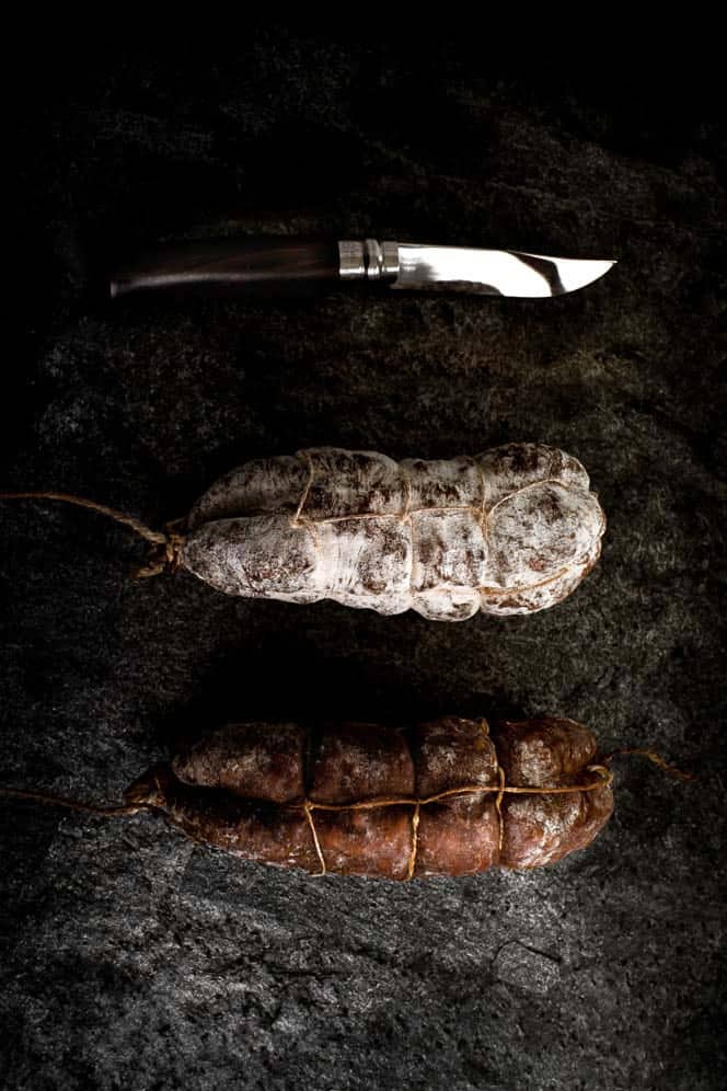 Saucissons de savoie. Maison Alpin. Vente en direct de la salaison familiale. Charcuterie artisanale, saucisson, saucisse, diot, jambon, de Haute-Savoie & viande de qualité supérieure en ligne.