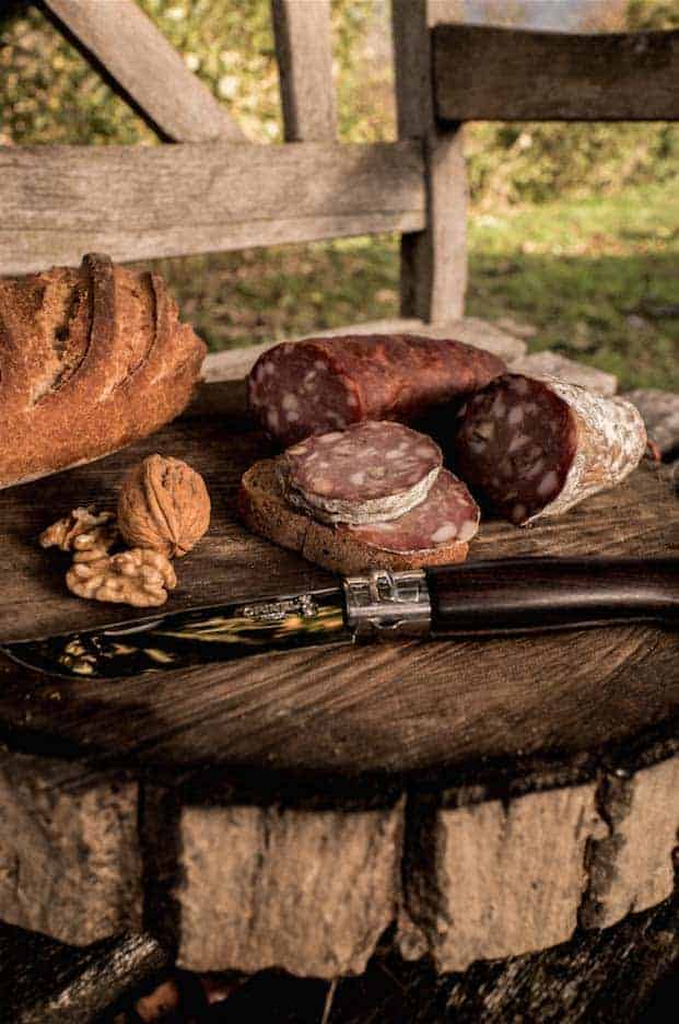 Coups de coeur Maison Alpin. Vente en direct de la salaison familiale. Charcuterie artisanale, saucisson, saucisse, diot, jambon, de Haute-Savoie & viande de qualité supérieure en ligne.