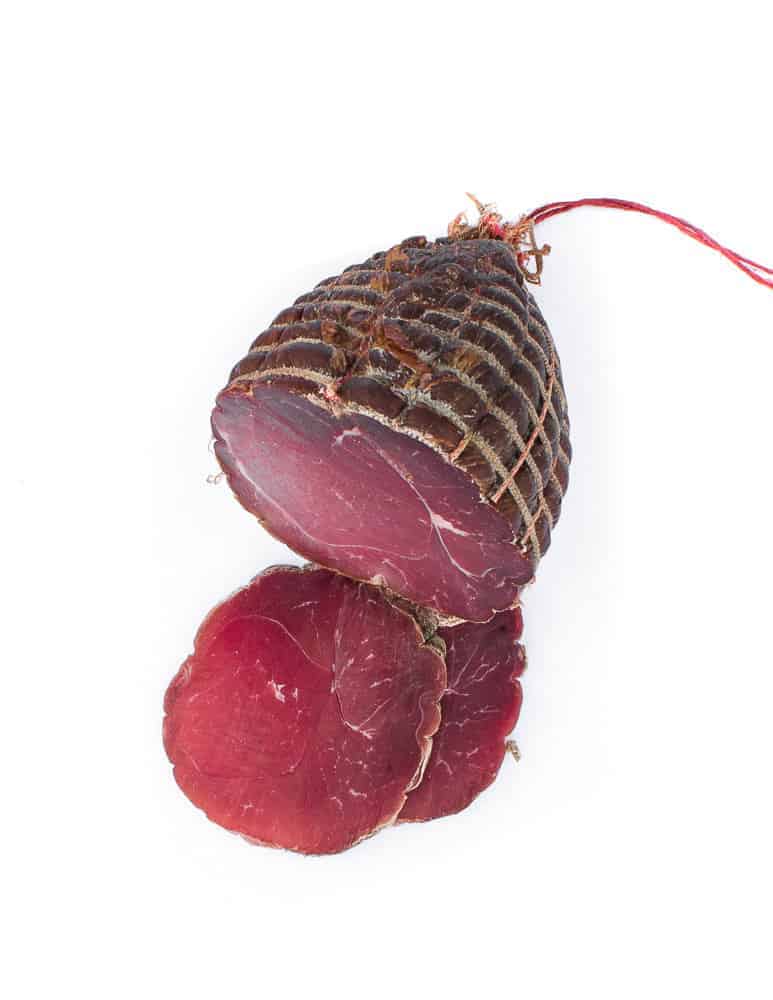 Demi noix de jambon fumée. Maison Alpin. Vente en direct de la salaison familiale. Charcuterie artisanale, saucisson, saucisse, diot, jambon, de Haute-Savoie & viande de qualité supérieure en ligne.