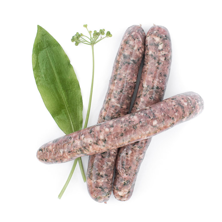 Saucisse à l'ail des ours. Maison Alpin. Vente en direct de la salaison familiale. Charcuterie artisanale, saucisson, saucisse, diot, jambon, de Haute-Savoie & viande de qualité supérieure en ligne.
