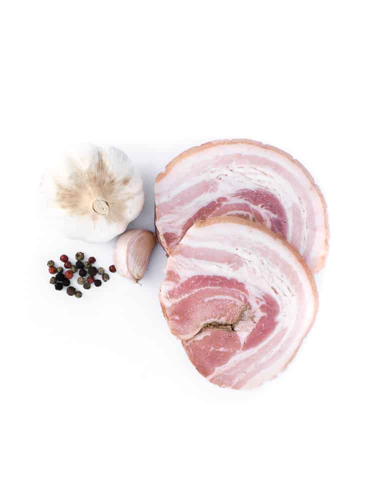 Poitrine roulée cuite à l'ail et au poivre. Maison Alpin. Vente en direct de la salaison familiale. Charcuterie artisanale, saucisson, saucisse, diot, jambon, de Haute-Savoie & viande de qualité supérieure en ligne.